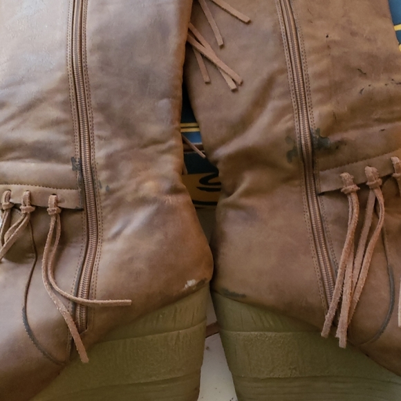 Boots - Picture 3 of 4